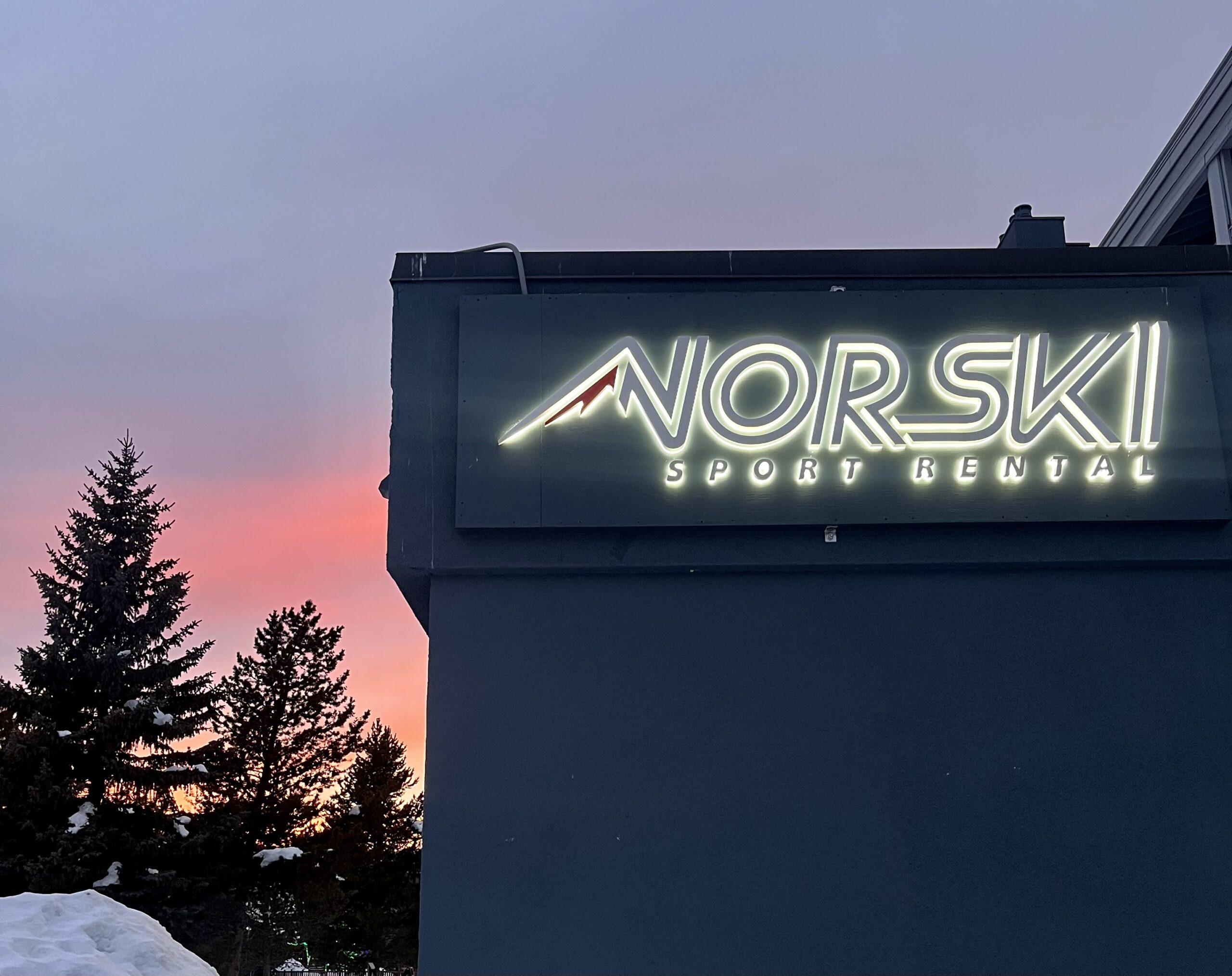 Featured image for “Apres-Ski Copper Mountain: Play golf, catch a show, or just hang at the local watering hole.”